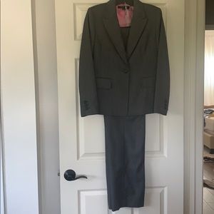 Women’s pant suit. Anne Klein